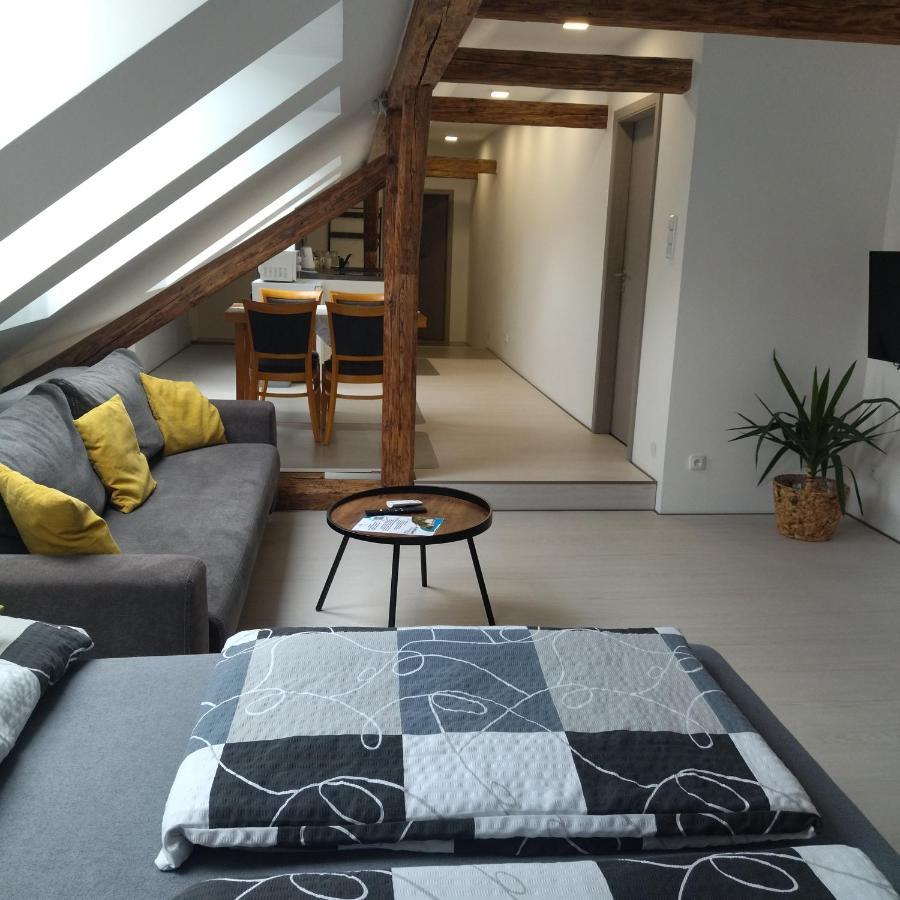 Apartmany S Vyhledem Na Zamek วิมแปร์ค ภายนอก รูปภาพ