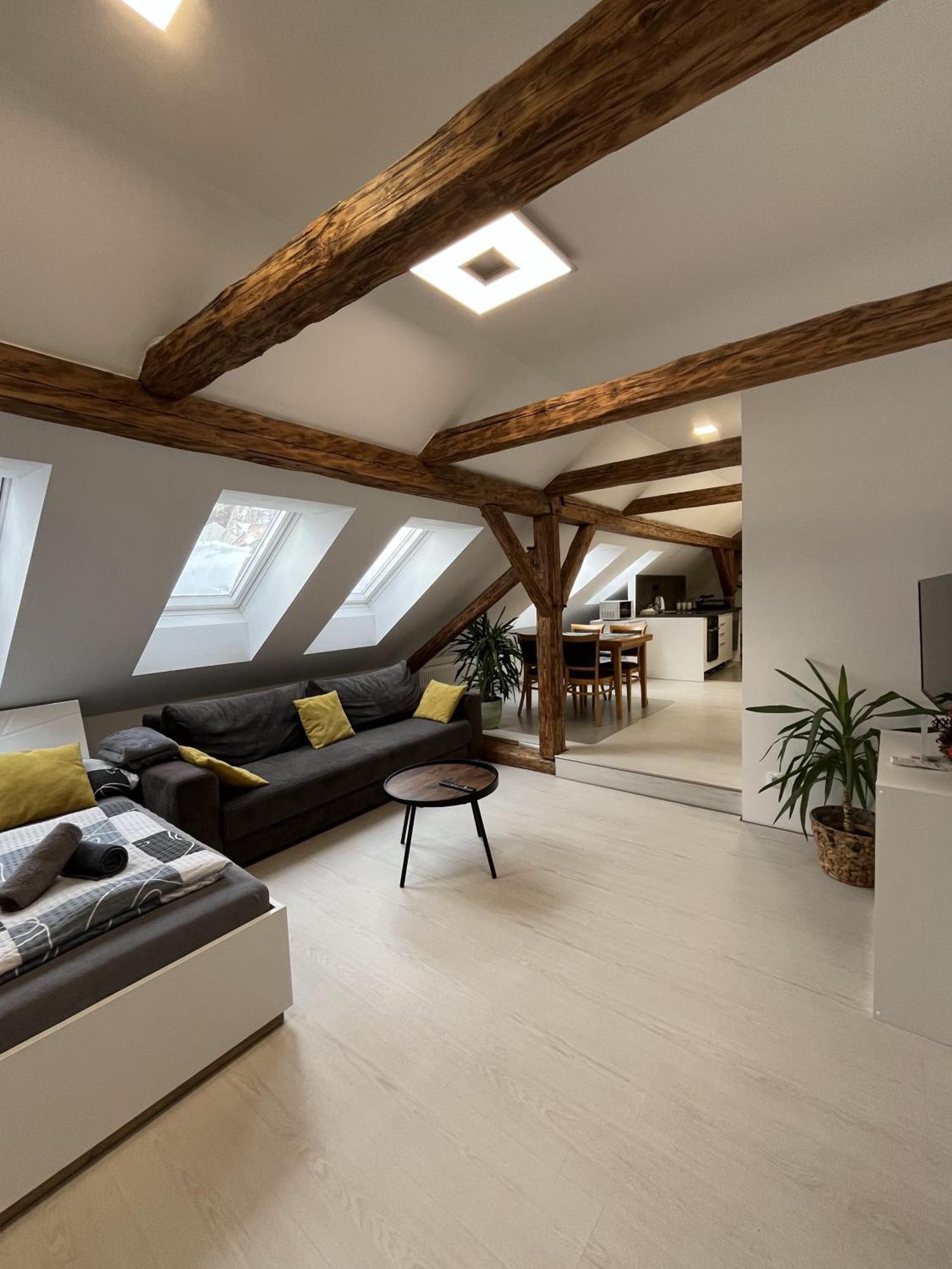 Apartmany S Vyhledem Na Zamek วิมแปร์ค ภายนอก รูปภาพ